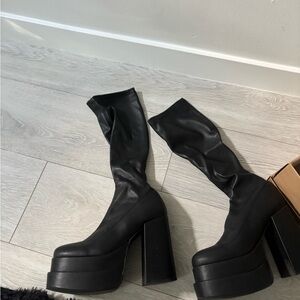 CYPRESS BLACK Steve Madden boots